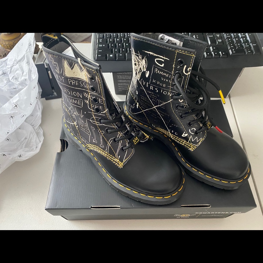 NIB Dr. Martens 1460 Basquiat combat boots